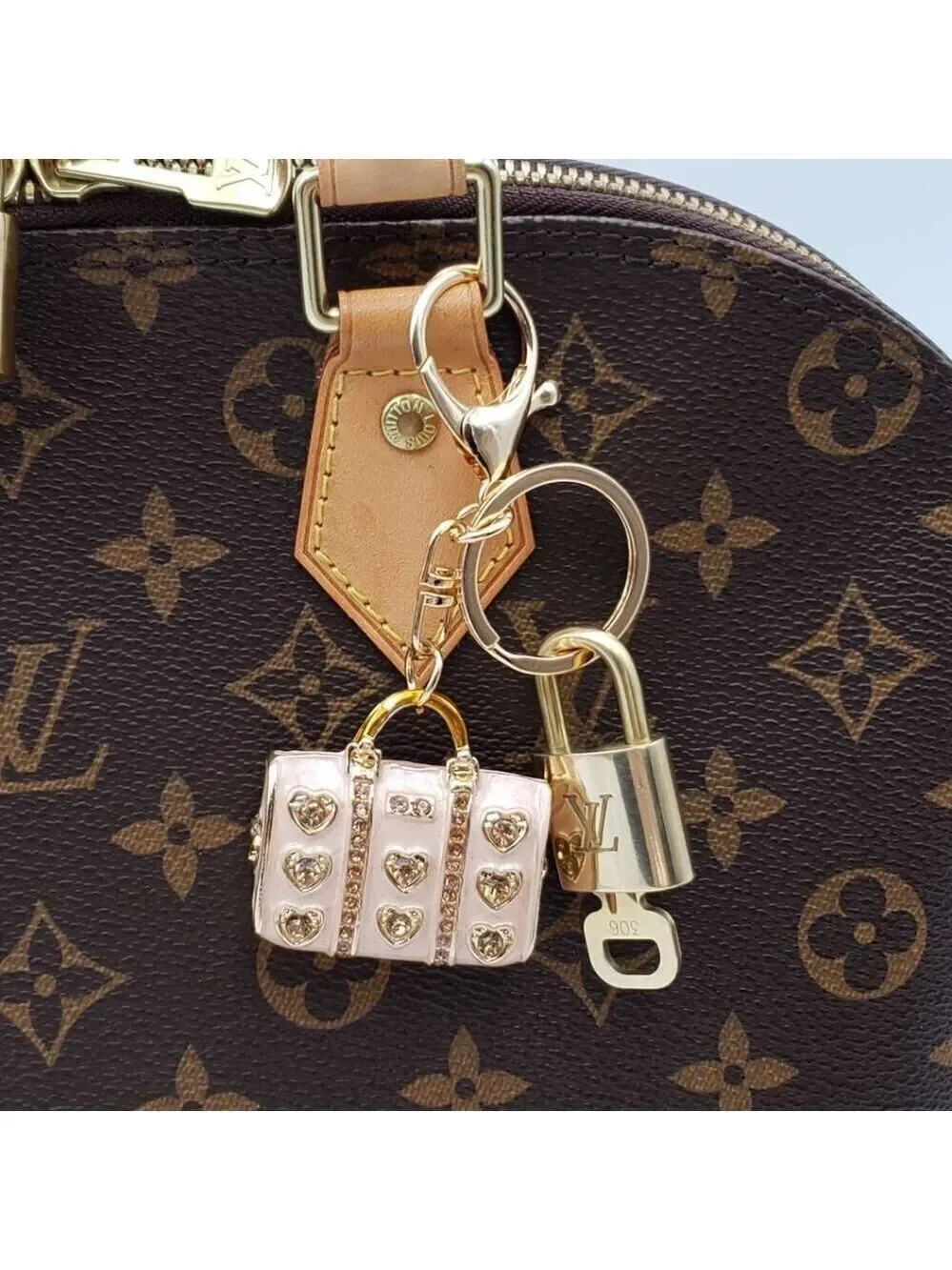Authentic Louis Vuitton Gold Padlock 🔒 Key Set w/ Unbranded Bag Charm